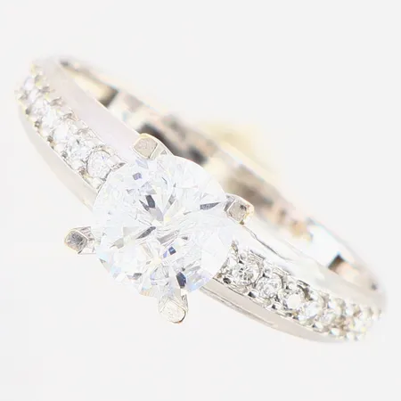 Ring vita stenar stl:18 bredd 2-7mm vitguld, 1 sten saknas 14K.  Vikt: 2 g