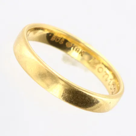 Ring slät stl:19¾ bredd: 4mm, gravyr, 18K Vikt: 0 g