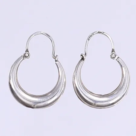 Ett par örhägen creoler Ø15mm bredd 3mm silver 835/1000 Vikt: 1,5 g