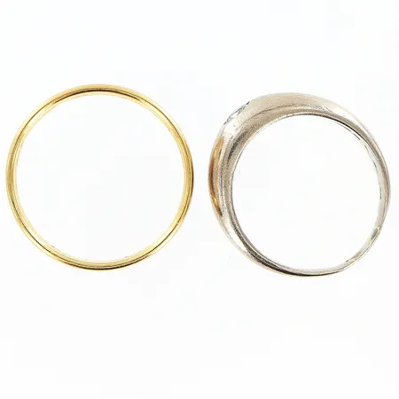 2 ringar med gravyr/defekt, 18K Vikt: 14,6 g
