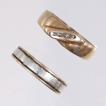 Diverse guld med diamanter totalt ca 5x 0,005ct, 18K Vikt: 9,8 g