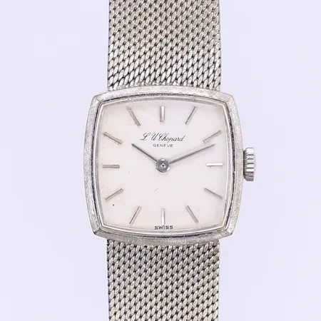Damur L.U.Chopard 21x21mm, manuell, serienummer D5956, boettnummer 81739, gravyr, servicebehov, vitguld 18K i boett och länk, Bruttovikt: 45,0g