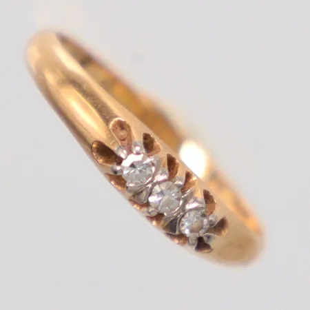 Ring diamanter totalt 0,08ct enligt gravyr stl:17¼, 18k Vikt: 2,2 g