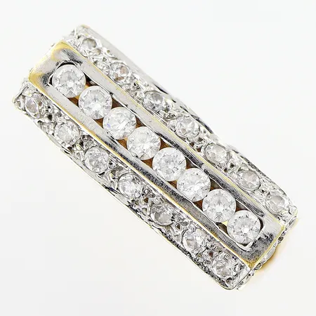 Ring med stenar stl:18½, bredd 8mm, ojämn infattning, 18K Vikt: 7,6 g