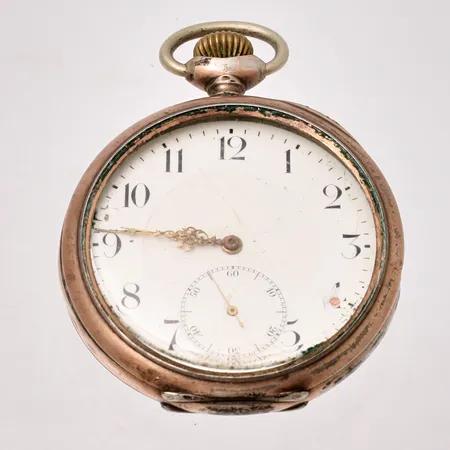 Fickur Zenith Grand 'Prix Paris 1900, silver 800/1000, manuell, Ø51,5mm, Ancre 15rubis spiral Breguet, verk nr 2296069, boett nr 949798 8638, urslag i urtavla, glaset är löst, inga tillbehör.