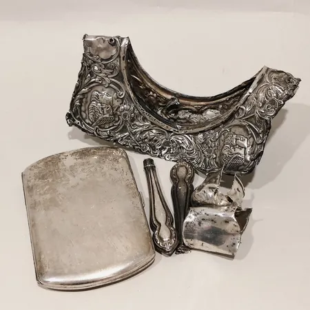 Diverse silver defekt, gravyr  silver  Vikt: 117 g