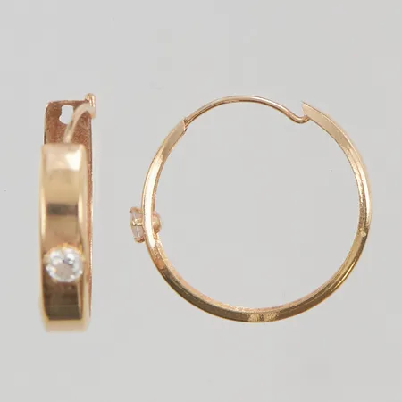 Örhängen 17mm vit sten, något skeva, 18K 0,9g.