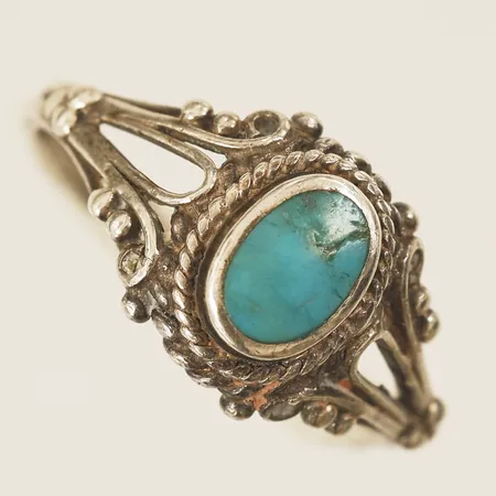 Ring med turkos sten stl:17¼ bredd 2,3mm 925/1000 silver Vikt: 3 g