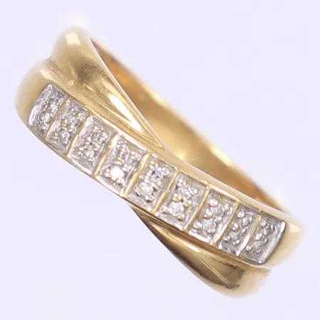 Ring med vita stenar stl: 16½ bredd 3-6mm GHA 18K Vikt: 3,3 g