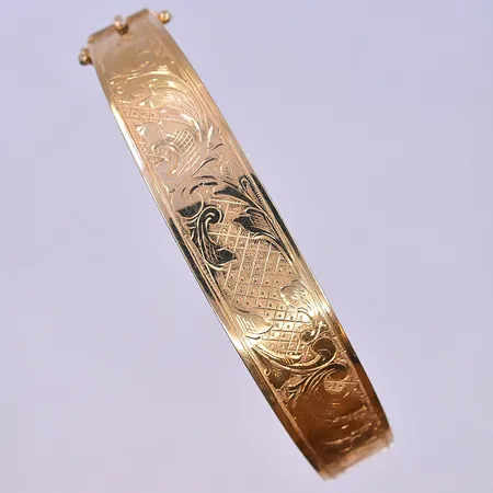 Armring stl:53x64 mm, bredd 6-13 mm 18K. Vikt: 12,8 g