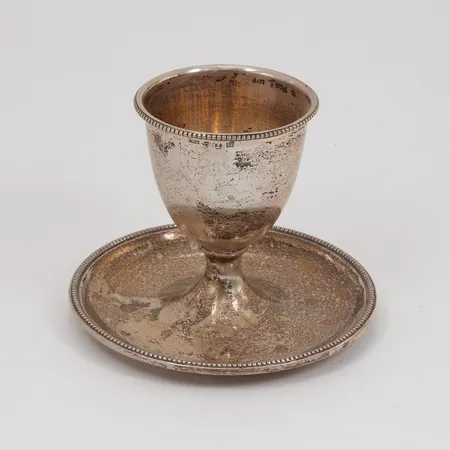 Äggkopp på fot höjd 6cm, buckla, silver 830/1000 Vikt: 53,9 g