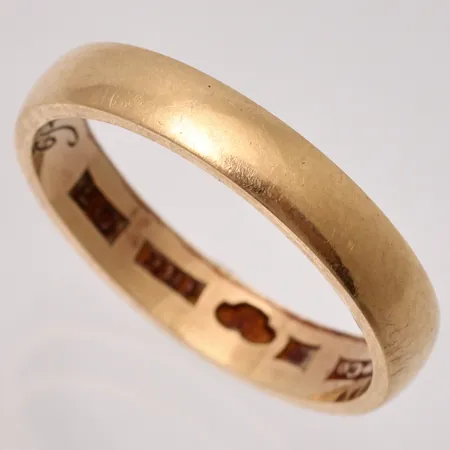 Ring stl:17¼, bredd 3,6mm, personlig gravyr, 18K, 3,93g.