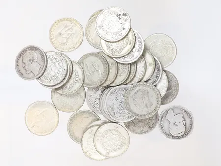 36st 1 kronor, Gustaf V Sveriges Konung "Med folket för fosterlandet", 400/1000 silver Vikt: 254,7 g