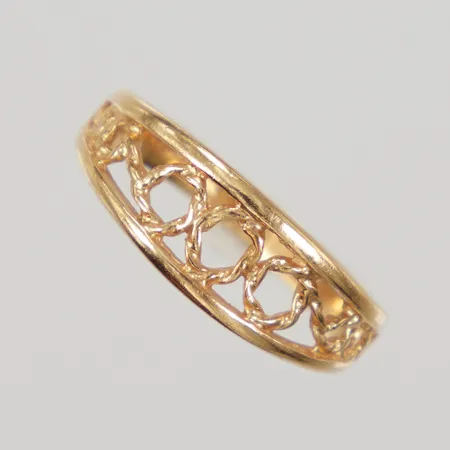 Ring med genombruten dekor stl:16¾, bredd 7-3mm, 18K Vikt: 2,6 g