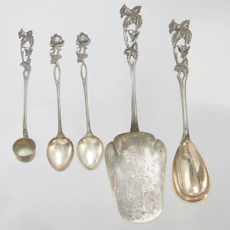 5 delar Serveringssilver finska formgivare, finska stämplar, monogramgravyr, 813/1000 silver Vikt: 86,3g Vikt: 86,3 g