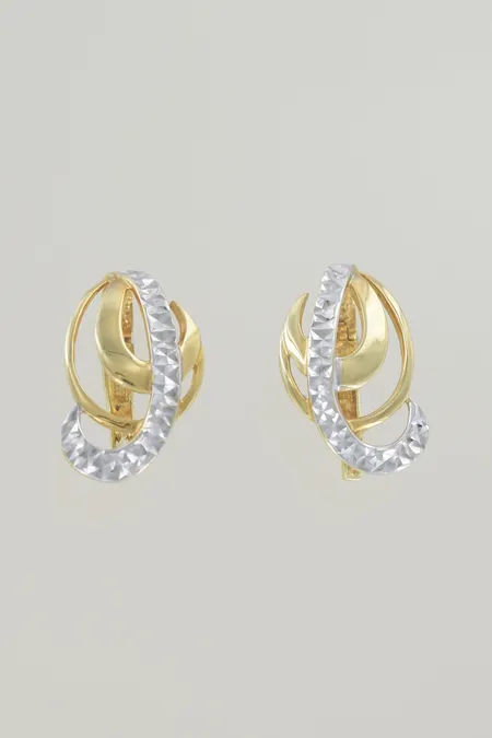 Ett par örhängen, höjd 23,7 mm, bredd 13,8 mm, 14K Vikt: 5,3 g