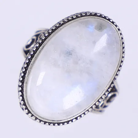 Ring med vit sten stl: 19 bredd 2-25mm silver 925/1000 Vikt: 11,5 g