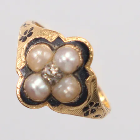 Ring stl. 18¼ rosenslipad diamant 1x ca 0,03ct, pärlor Ø4,7mm, gravyr, 18K Vikt: 4 g