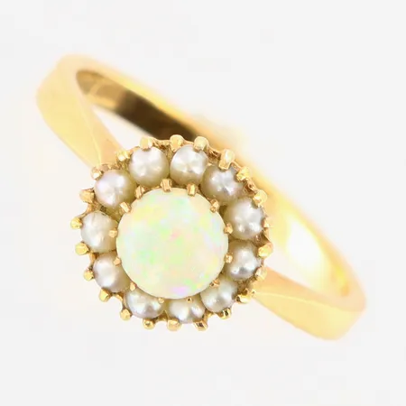 Ring opal halvpärlor stl:19 bredd 2-10mm 18K. Vikt: 4 g