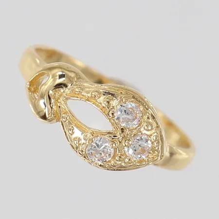Ring med vita stenar stl:14 bredd 1,5-6,5mm 18K. Vikt: 1,3 g