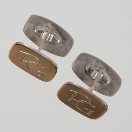 Ett par manschettknappar med gravyr initialer, 17x17mm, silver Vikt: 11,4 g