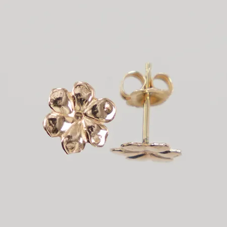 Örhängen blommor Ø7mm, stift, ojämnheter, 14K Vikt: 0,5 g