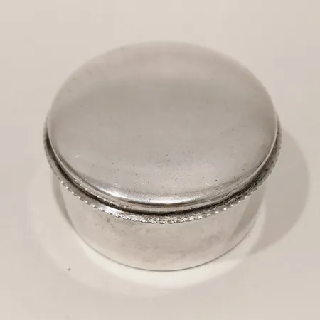 Dosa med lock Ø48mm Markströms Guldsmeds Ab K G, Uppsala år 1966, sliten etikett silver  Vikt: 27,4 g