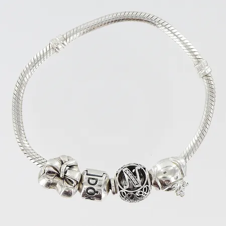 Armband Pandora längd 16cm bredd 3mm, 3 berlocker, ALE, silver 925/1000 Vikt: 21,3 g