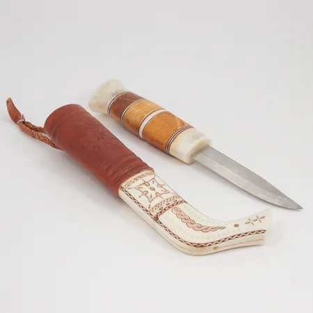 Samekniv halvhorn Johan Lars-Göran Siiko, signerad SG, totala längd 21cm, bladlängd 9cm.