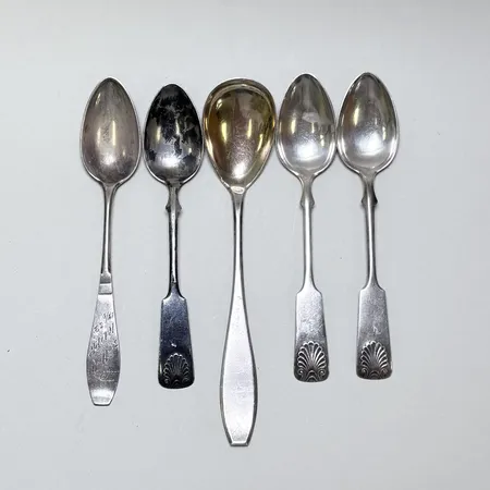 5 Udda skedar, 813/1000 Silver 66,3g.