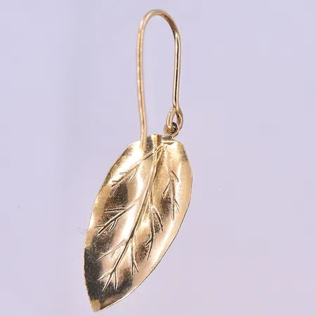 Udda örhänge längd 38 mm, 18K. Vikt: 0,8 g