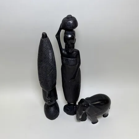 3 Skulpturer, 11/30/35cm, betar på elefanten saknas, småskador. Skickas med paket.