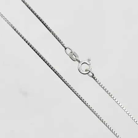 Kedja Venezia längd 49½cm, bredd 1mm, silver 925/1000. Vikt: 3,2 g
