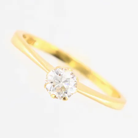 Ring diamant ca 0,45ct enligt gravyr, kapad kulett, synlig fjäder stl:17¾ bredd 1,5-5mm defekta klor 18K.  Vikt: 2,3 g