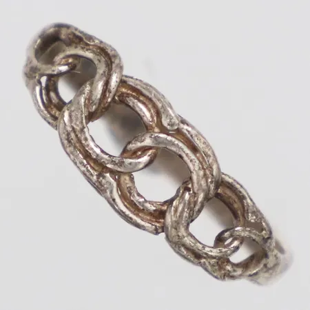 Ring Bismarck stl:16½, bredd 2,2-6mm, skev, 925/1000 silver Vikt: 1,2 g