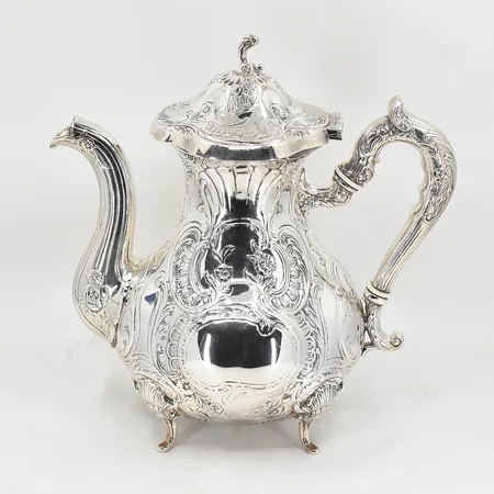 Kaffekanna med blomdekor, GEWE Malmö, rokokostil, höjd ca 21cm, tillverkad C10/1977, silver 830/1000. Vikt: 992,8 g