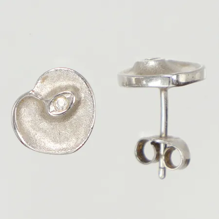 Ett par örhängen med vita stenar, 14x9mm, 925/1000 silver Vikt: 2,6 g