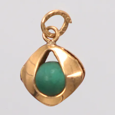 Hänge längd 1,5cm, bredd 9,7mm, grön sten, 18K Vikt: 0,7 g