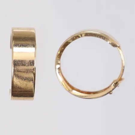 Ett par örhängen, creoler, Ø14mm, bredd 5mm, små bucklor, 18K Vikt: 0,9 g