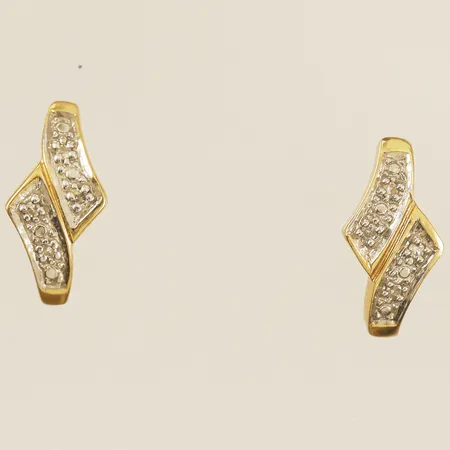 Ett par örhängen med diamanter total ca 0,02ct 12mm bredd 6mm GHA 18K Vikt: 2,4 g