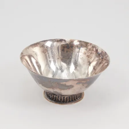 Skål på fot Ø86mm, höjd 43mm, bucklor, ojämnheter, CESON år 1974, silver 830/1000 Vikt: 57,7 g