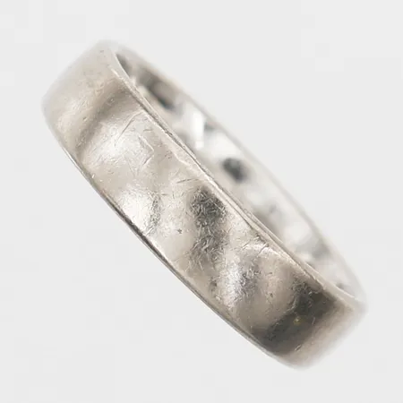 Ring slät stl:16½, bredd 5mm, vitguld, gravyr, repor, 18K Vikt: 6,2 g