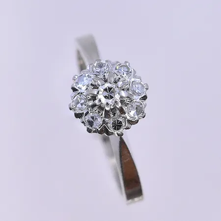 Ring med diamant 0,29ctv stl:17¾, bredd 2-9 mm vitguld 18K. Vikt: 3,7 g