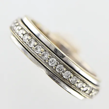 Ring vitguld helallians stl:16¼, diamanter 0,56ctv, bredd 55mm, roterande mittdel, 18K Vikt: 6,9 g