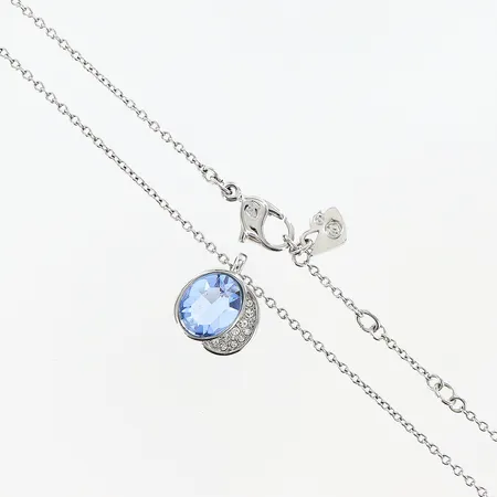 Collier Swarowski ca 43,5cm, med vita och blå stenar, hänget ca 14mm, vitmetall Vikt: 0 g