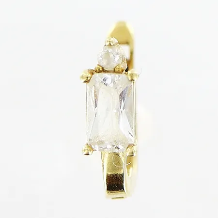 Örhänge udda med stenar längd 11mm, bredd 1,5-3mm, 14K Vikt: 0,7 g