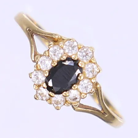 Ring med blå samt vita stenar stl: 20¼ bredd 2-11mm 14K Vikt: 2,4 g