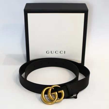 Bälte Gucci Marmont Thin Belt längd: 85*34 bredd: 3cm, svart läder, spänne i gulmetall, numrerad: 414516 AP00T 214351, slitage på spänne, box, inga övriga tillbehör