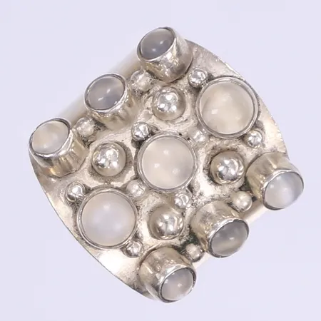 Ring KumKum med vita stenar stl:18, bredd 10-20mm, silver 925/1000 Vikt: 13,6 g