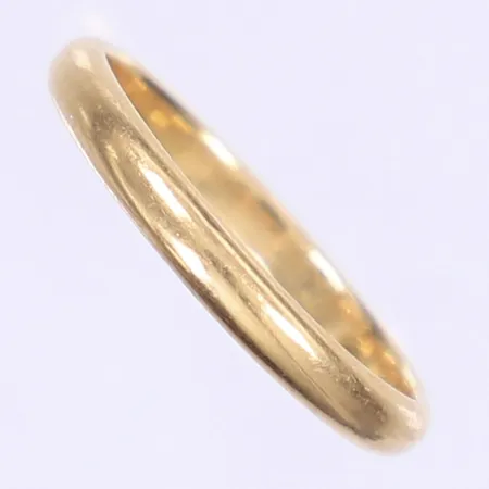 Ring slät stl 19¼, bredd 3mm, slitage, spår från bortnött gravyr, 18K Vikt: 3,5 g